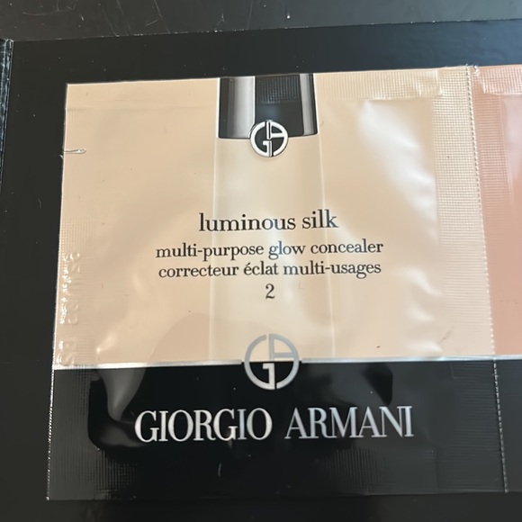 Giorgio Armani Red Cosmetic Pouch Set - Picture 13 of 13
